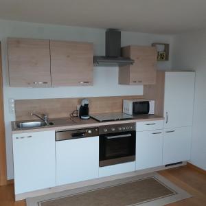A kitchen or kitchenette at Schröckhof