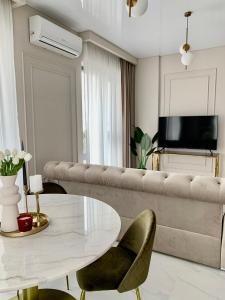 a living room with a couch and a table at Mali by the Lake - North Mamaia in Mamaia