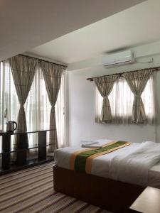 Postel nebo postele na pokoji v ubytování Bouddha Green Hotel