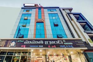 a building with a sign on the front of it at SPOT ON Swarna Mayuri in Guntūr