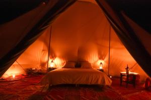 Voodi või voodid majutusasutuse Exclusive "Les Hommes Bleu" Camp - Dar Azawad Unique Experience toas