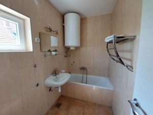 Kúpeľňa v ubytovaní Golden Beach apartments