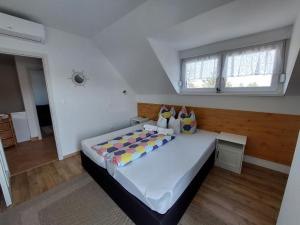 Posteľ alebo postele v izbe v ubytovaní Golden Beach apartments