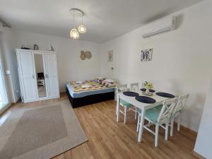 Posteľ alebo postele v izbe v ubytovaní Golden Beach apartments