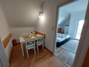 Posteľ alebo postele v izbe v ubytovaní Golden Beach apartments