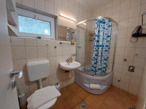 Kúpeľňa v ubytovaní Golden Beach apartments + 37 fotografií