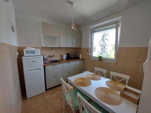 Kuchyňa alebo kuchynka v ubytovaní Golden Beach apartments
