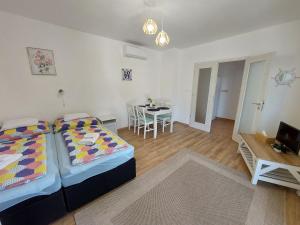 Posteľ alebo postele v izbe v ubytovaní Golden Beach apartments