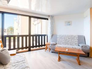 Część wypoczynkowa w obiekcie Appartement lumineux à Gruissan, 2 chambres, proche plage, parking sécurisé, mini-box WIFI, non-fumeur - FR-1-409A-15