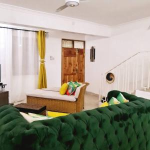 Area soggiorno di Stylish 2 Bedroom House in Mtwapa