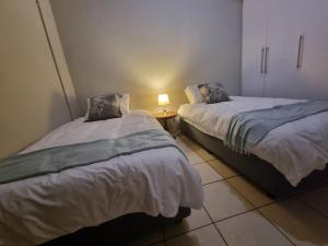Postel nebo postele na pokoji v ubytování Hoep Hoep Self Catering