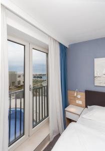 En eller flere senge i et værelse på Garden Palace Marjeta Apartment with free Parking