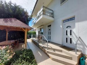 Budova, v ktorej sa apartmán nachádza