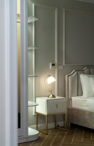 Postel nebo postele na pokoji v ubytování Luxe Paradise Suites Xuan Dieu