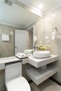 Koupelna v ubytování Luxe Paradise Suites Xuan Dieu