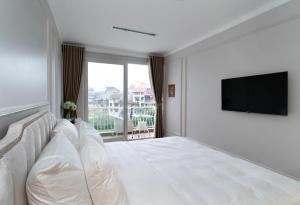 TV a/nebo společenská místnost v ubytování Luxe Paradise Suites Xuan Dieu