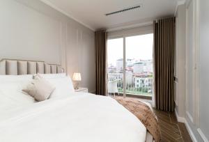 Postel nebo postele na pokoji v ubytování Luxe Paradise Suites Xuan Dieu