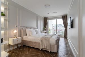 Postel nebo postele na pokoji v ubytování Luxe Paradise Suites Xuan Dieu