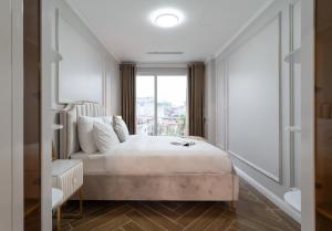 Postel nebo postele na pokoji v ubytování Luxe Paradise Suites Xuan Dieu