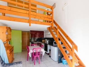 Fotografia z galérie ubytovania Villa T3 Mezzanine avec Terrasse et Parking à Gruissan – Animaux Acceptés - FR-1-409A-22 v destinácii Gruissan