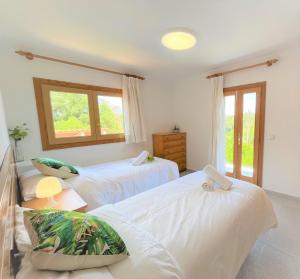 Postel nebo postele na pokoji v ubytování Ideal Property Mallorca - Madona - Es Puig + 26 fotografií