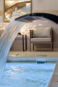 Bazén v ubytování NARUTIS Hotel - Small Luxury Hotels of The World nebo v jeho okolí