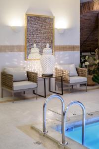 A piscina localizada em NARUTIS Hotel - Small Luxury Hotels of The World ou nos arredores