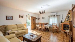 Posezení v ubytování Casa Rural El Viso Rute by Ruralidays