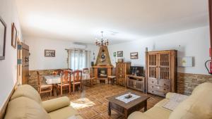 Posezení v ubytování Casa Rural El Viso Rute by Ruralidays