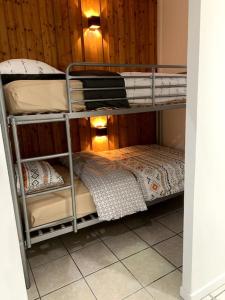 a bunk bed in a room with a bunk bedscribed at Gîte des Anciennes Salines Nationales in Montmorot