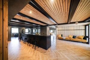 O zonă de relaxare la Luxus Villa mit 23 Zimmern und 19 Bädern und SPA