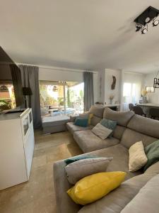 Fotografia z galérie ubytovania Halo - Amazing 4BR TownHouse with Jacuzzi and Big Terrace v Marbelli