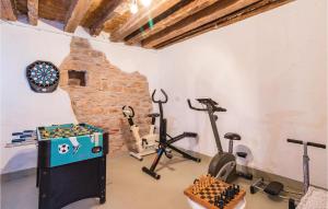 Fitness centrum a/nebo fitness zařízení v ubytování 4 Bedroom Pet Friendly Home In Zminj + 31 fotografií