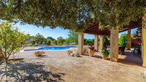 Basen w obiekcie Villa Rural Paquete Pozo Alcón by Ruralidays lub w pobliżu