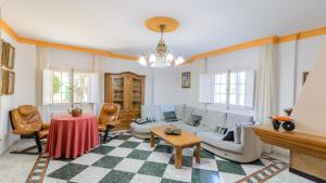Część wypoczynkowa w obiekcie Villa Rural Paquete Pozo Alcón by Ruralidays
