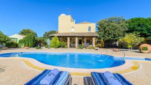 Basen w obiekcie Villa Rural Paquete Pozo Alcón by Ruralidays lub w pobliżu