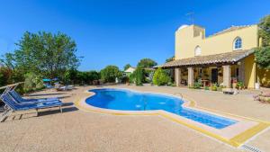 Basen w obiekcie Villa Rural Paquete Pozo Alcón by Ruralidays lub w pobliżu