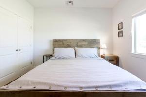 Postel nebo postele na pokoji v ubytování Two Bedroom guest house in Gilbert