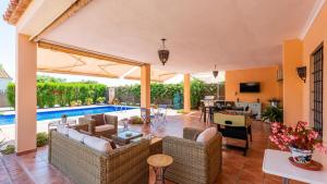 Bazén v ubytovaní Casa Azahar Jimena de la Frontera by Ruralidays alebo v jeho blízkosti