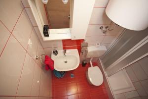 Et badeværelse på Apartments Antonio + 27 billeder