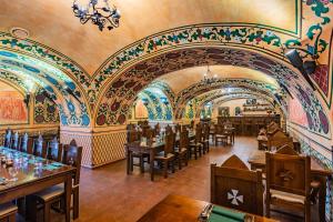 A restaurant or other place to eat at Hotel Grand Vígľaš