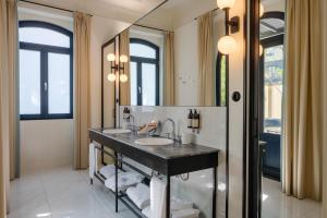 a bathroom with two sinks and a large mirror at Casa da Marechal - Boutique Hotel by Oporto Collection - Adults Only in Porto