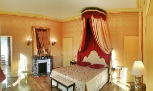 Postel nebo postele na pokoji v ubytování Château de Chantore