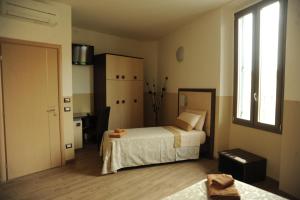 Postel nebo postele na pokoji v ubytování Guesthouse Buonarroti Florence