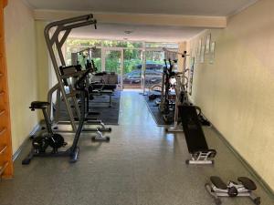 The fitness centre and/or fitness facilities at YASSEN