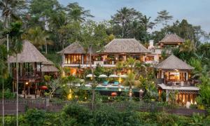 una imagen de una villa con un complejo en Villa Lembah Damai by Pramana Villas, en Gianyar