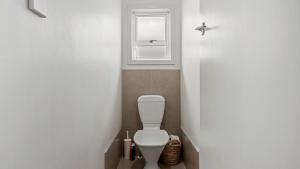Ένα μπάνιο στο The Remodelling Room - Mount Maunganui Cottage +16 φωτογραφίες