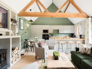 a kitchen and living room with a green ceiling at Lantern Lodge in Bramley