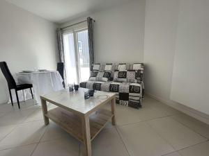 Fotografia z galérie ubytovania Appartement cosy à 500m de la plage, parking, résidence sécurisée, proche commerces et restaurants - FR-1-246-651 v destinácii Châtelaillon-Plage