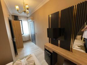 TV a/nebo společenská místnost v ubytování New Taksim Hotel